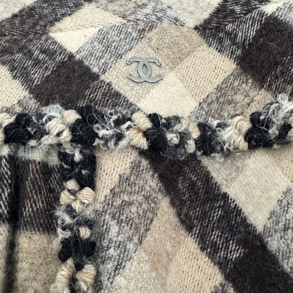 Authentic Rare Chanel Plaid Black and Cream Women's Skirt 38 - Picture 2 of 4